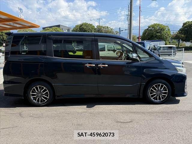 Toyota VOXY 2015-10 8564047-10