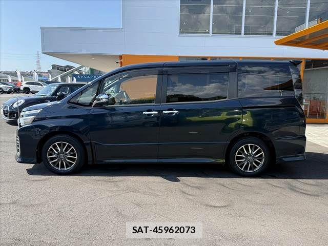 Toyota VOXY 2015-10 8564047-11