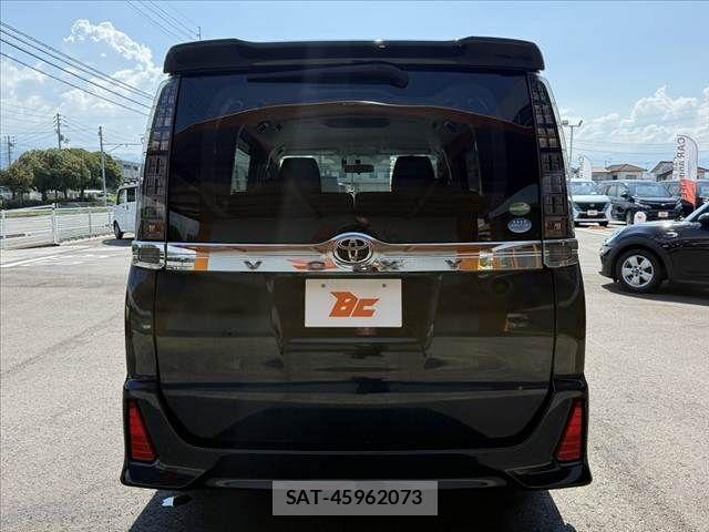 Toyota VOXY 2015-10 8564047-13