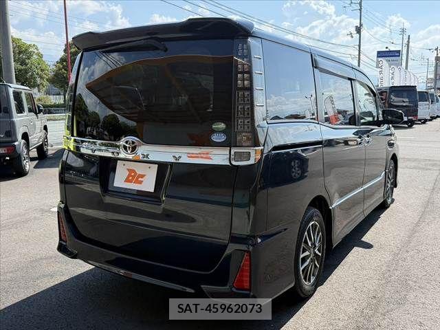 Toyota VOXY 2015-10 8564047-14