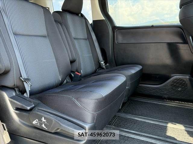 Toyota VOXY 2015-10 8564047-17
