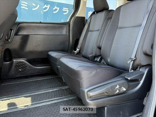 Toyota VOXY 2015-10 8564047-18
