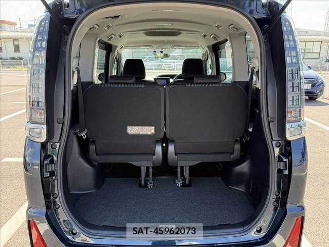Toyota VOXY 2015-10 8564047-20
