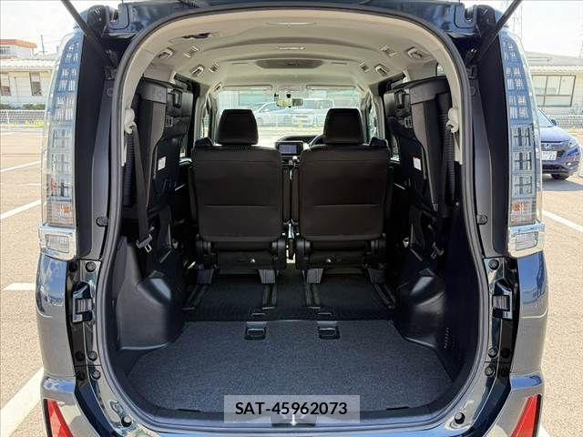 Toyota VOXY 2015-10 8564047-21