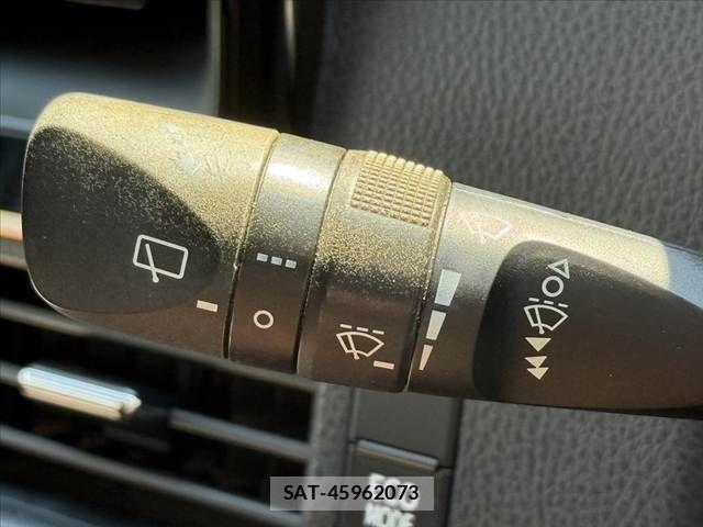 Toyota VOXY 2015-10 8564047-23