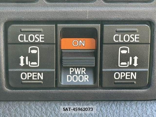 Toyota VOXY 2015-10 8564047-4