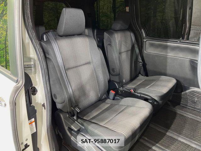 Toyota VOXY 2019-09 8564036-9