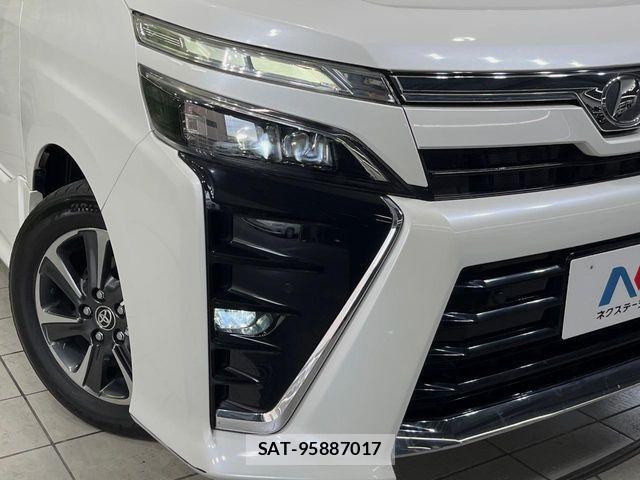 Toyota VOXY 2019-09 8564036-13