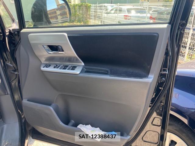 Toyota VOXY 2009-02 8564059-13