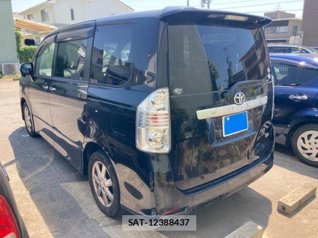 Toyota VOXY 2009-02 8564059-1