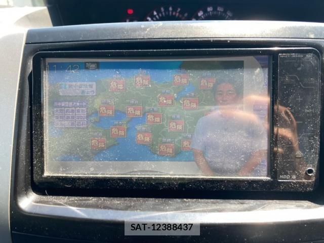 Toyota VOXY 2009-02 8564059-21