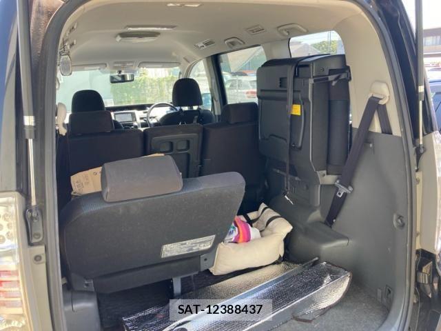 Toyota VOXY 2009-02 8564059-8