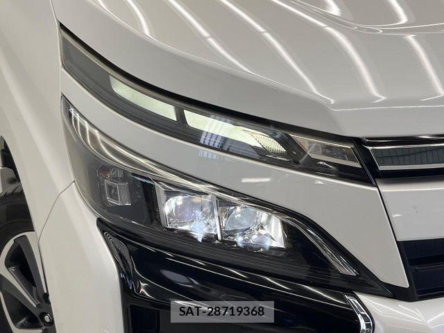 Toyota VOXY 2017-11 8564039-11