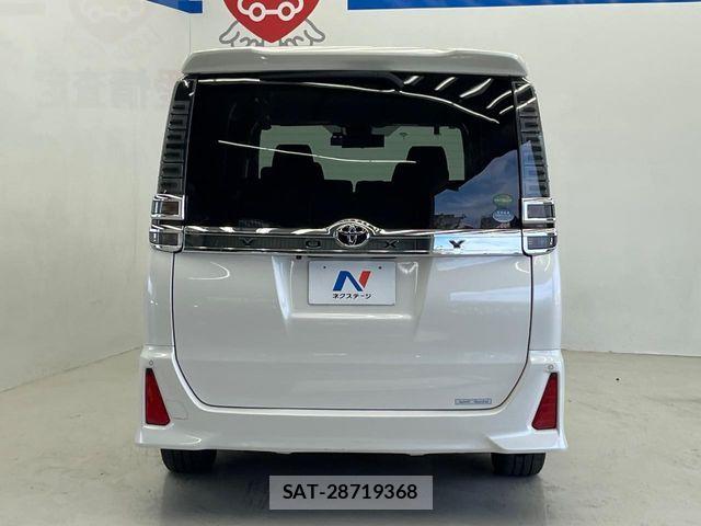 Toyota VOXY 2017-11 8564039-14
