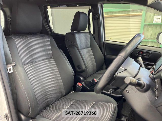 Toyota VOXY 2017-11 8564039-6