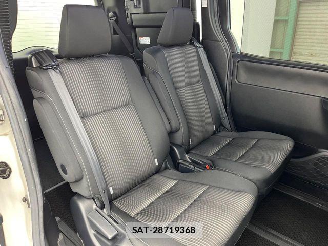 Toyota VOXY 2017-11 8564039-7
