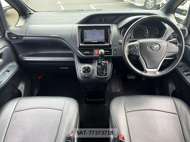 Toyota VOXY 2014-08 8564051-1
