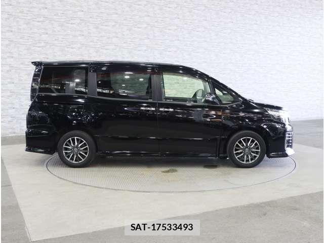 Toyota VOXY 2016-12 8564046-12