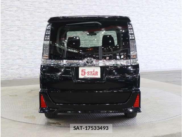 Toyota VOXY 2016-12 8564046-13