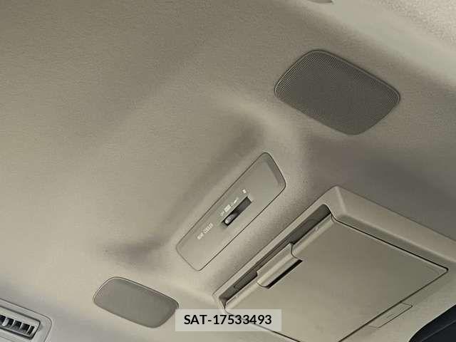 Toyota VOXY 2016-12 8564046-7