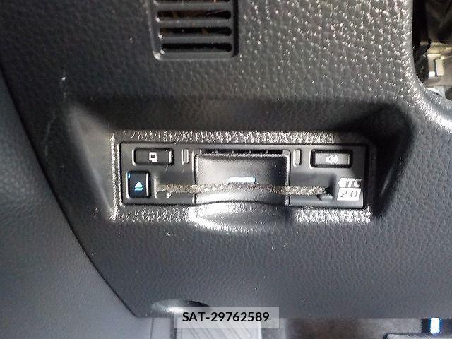 Toyota VOXY 2022-01 8564025-18