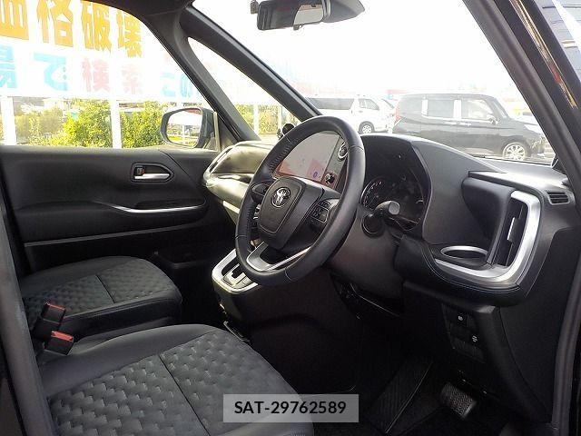 Toyota VOXY 2022-01 8564025-1