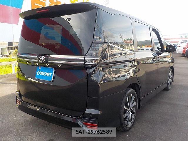 Toyota VOXY 2022-01 8564025-2