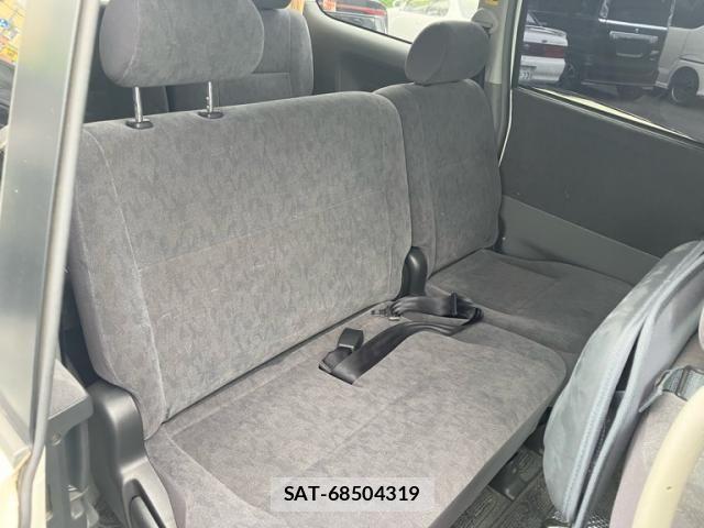 Toyota VOXY 2004-11 8564055-11