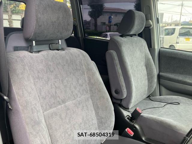 Toyota VOXY 2004-11 8564055-13