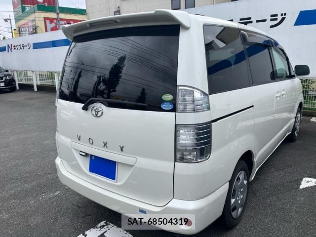 Toyota VOXY 2004-11 8564055-6