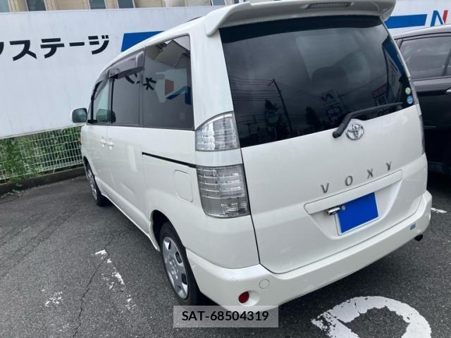 Toyota VOXY 2004-11 8564055-7