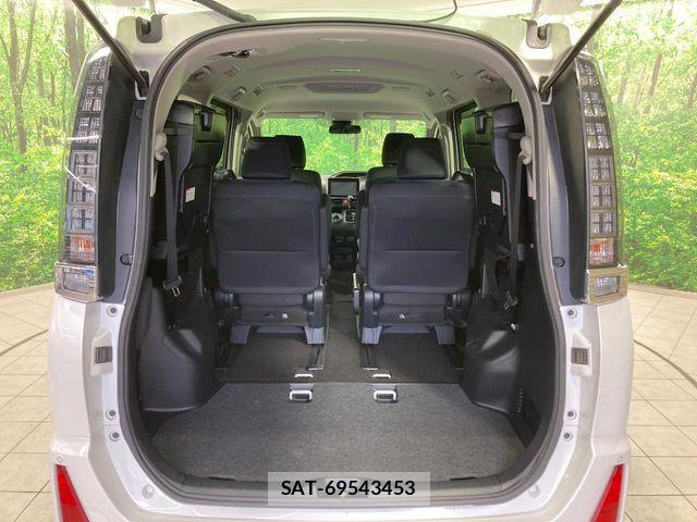 Toyota VOXY 2016-04 8564037-10