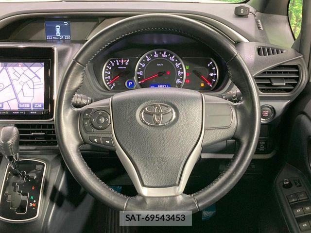 Toyota VOXY 2016-04 8564037-11