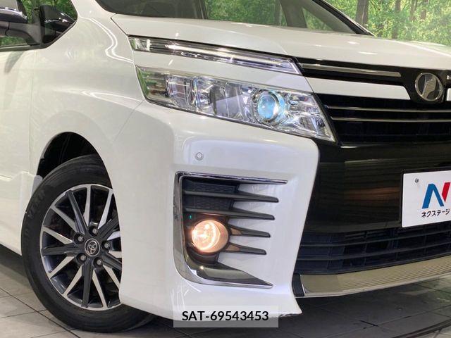 Toyota VOXY 2016-04 8564037-12