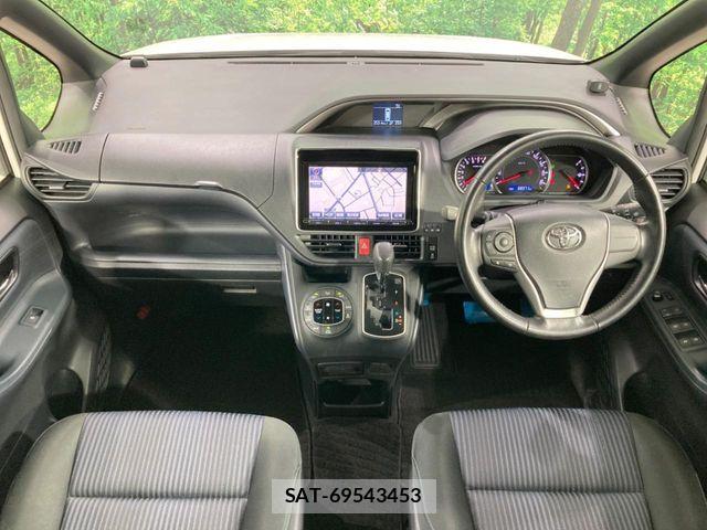 Toyota VOXY 2016-04 8564037-1