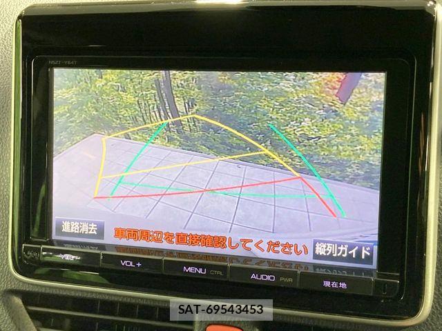 Toyota VOXY 2016-04 8564037-3