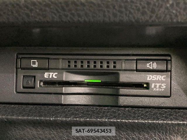 Toyota VOXY 2016-04 8564037-4