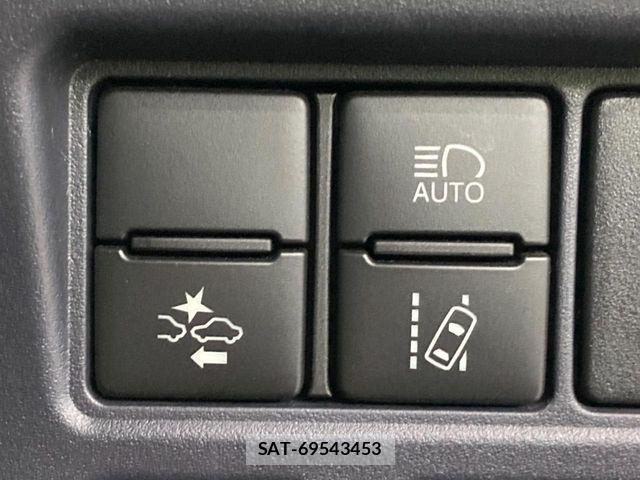 Toyota VOXY 2016-04 8564037-5