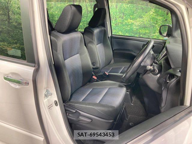 Toyota VOXY 2016-04 8564037-7
