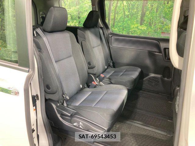 Toyota VOXY 2016-04 8564037-8