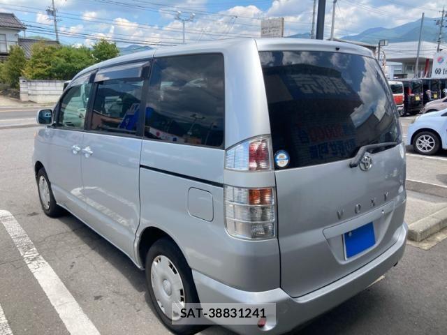 Toyota VOXY 2002-06 8564056-12