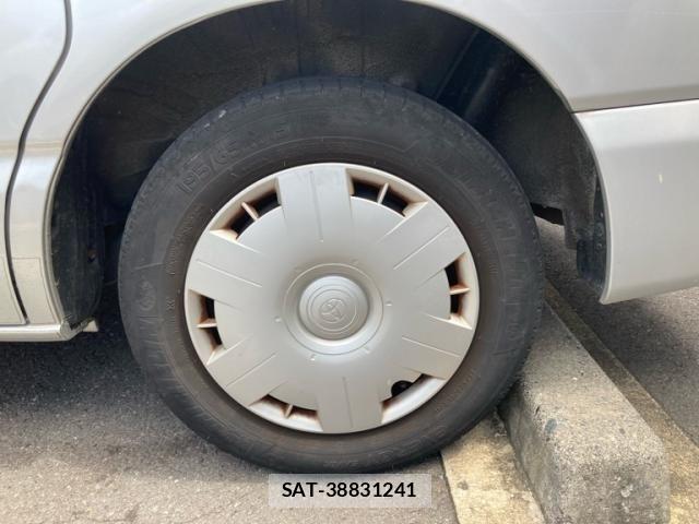 Toyota VOXY 2002-06 8564056-13