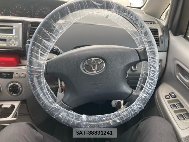 Toyota VOXY 2002-06 8564056-15
