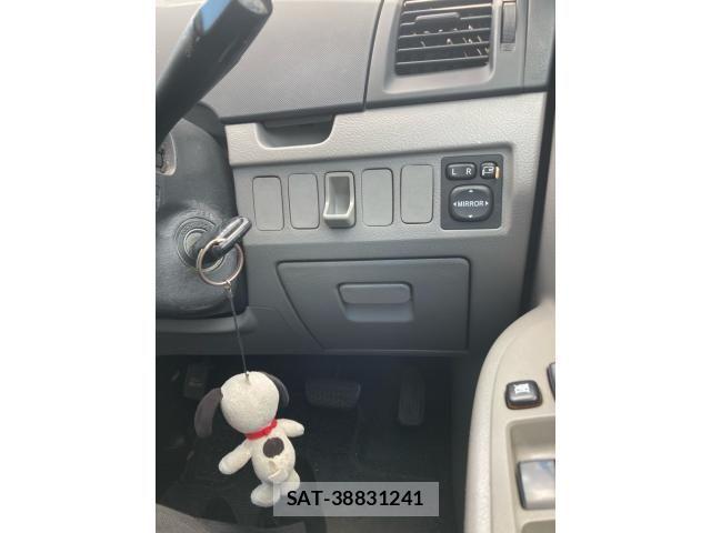 Toyota VOXY 2002-06 8564056-16