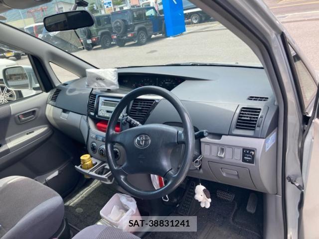 Toyota VOXY 2002-06 8564056-5