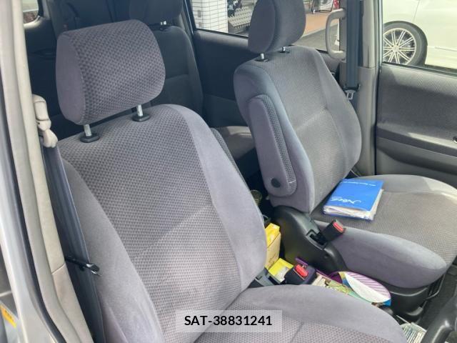 Toyota VOXY 2002-06 8564056-6