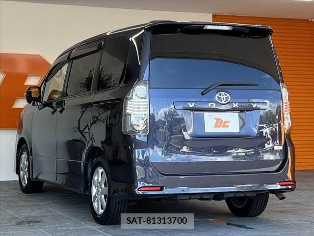 Toyota VOXY 2008-02 8564057-12