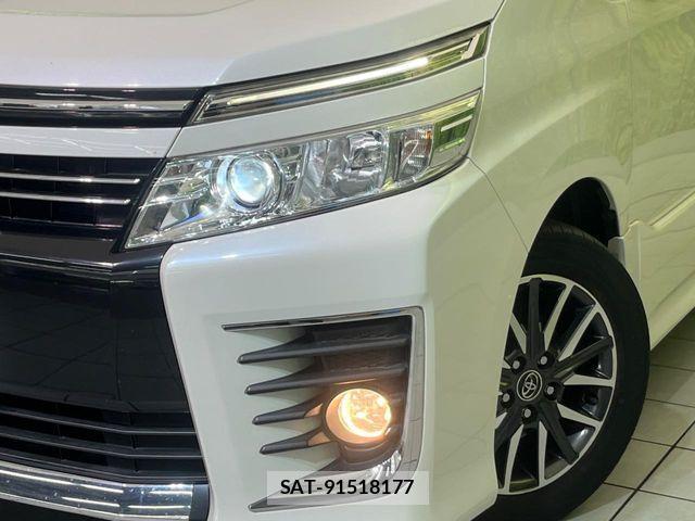 Toyota VOXY 2016-05 8564050-12