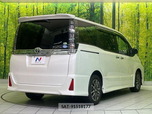 Toyota VOXY 2016-05 8564050-17