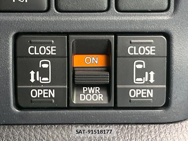 Toyota VOXY 2016-05 8564050-6